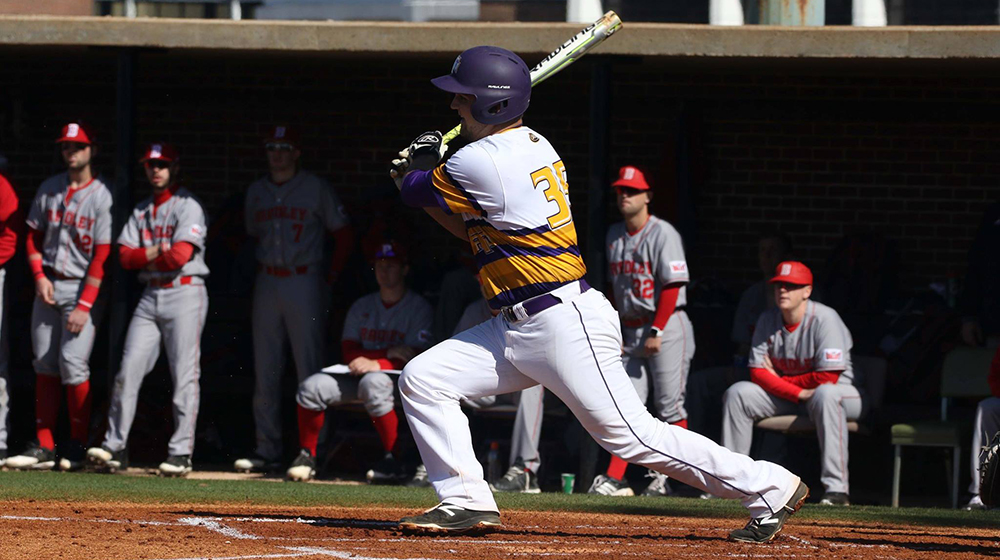 Golden Eagles hang on late for 16-14 win over Bradley in Sunday rubber match