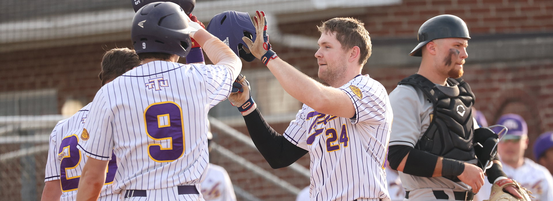 Golden Eagles move to 9-0 with series-clinching win over Purdue Fort Wayne