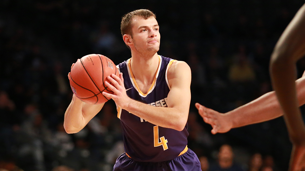 Golden Eagles fall to Bobcats in Athens, 68-57