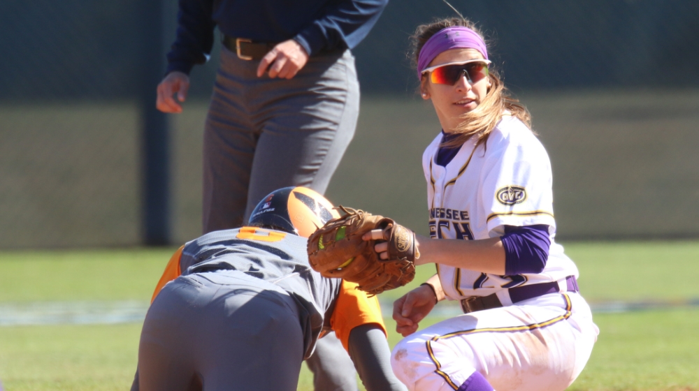Tech softball wraps up Eagle Round Robin with loss to Middle Tennessee