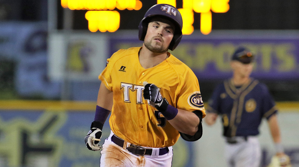 Big sixth inning lifts Golden Eagles past Redhawks, 8-4