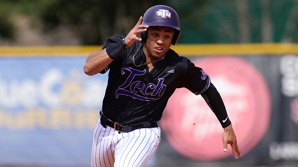 Golden Eagles homer in 15th straight game, fall to Clemson on the road
