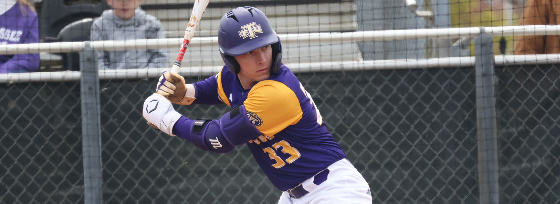 Wildcats stun Golden Eagles with walk-off slam in ninth