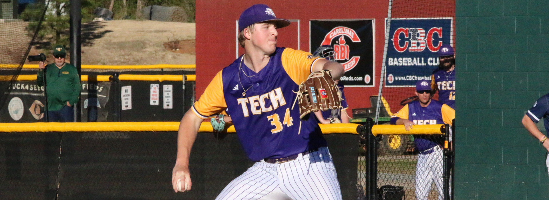 Tech rallies past Queens in the seventh to even weekend series