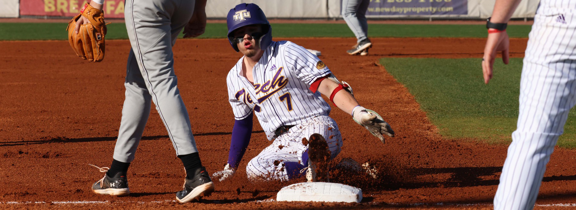 Lions upend Golden Eagles in series opener, 6-5