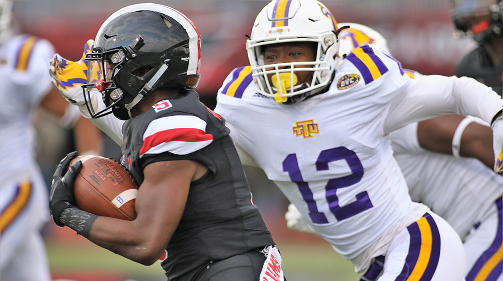 Golden Eagles falter on APSU's Homecoming