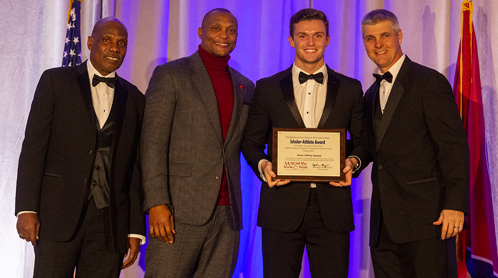 Swayze receives Scholar-Athlete award from Middle Tennessee NFF chapter