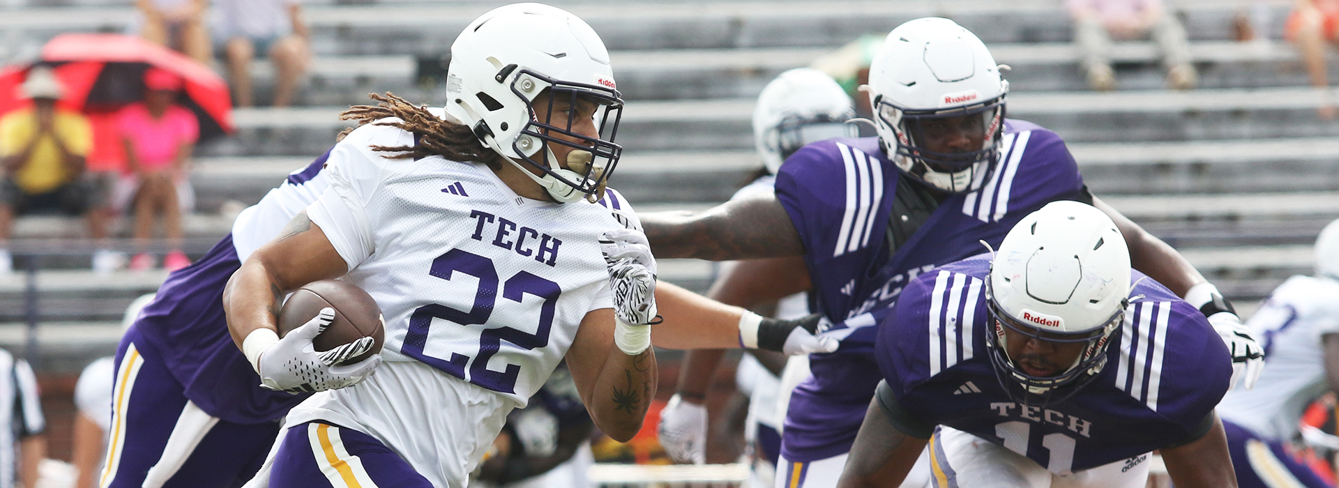 First scrimmage sees positives on both sides of the ball