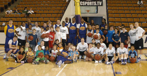 Men's and women's basketball hosts youth clinic