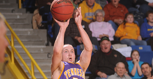 Davis torches the nets but Golden Eagles fall at Morehead State