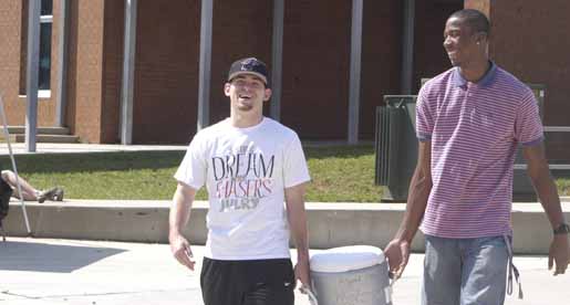 Men's Basketball lends a helping hand at Algood Tomahawk Trot