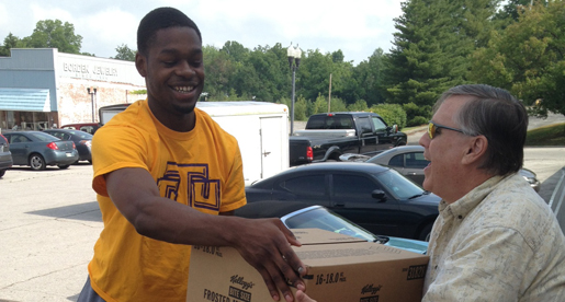 Men's basketball team helps out at local food bank