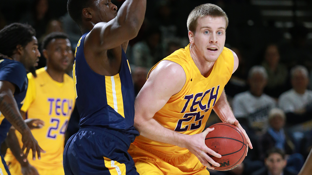Golden Eagles continue hot start to OVC play, remain undefeated with 71-67 victory over Racers