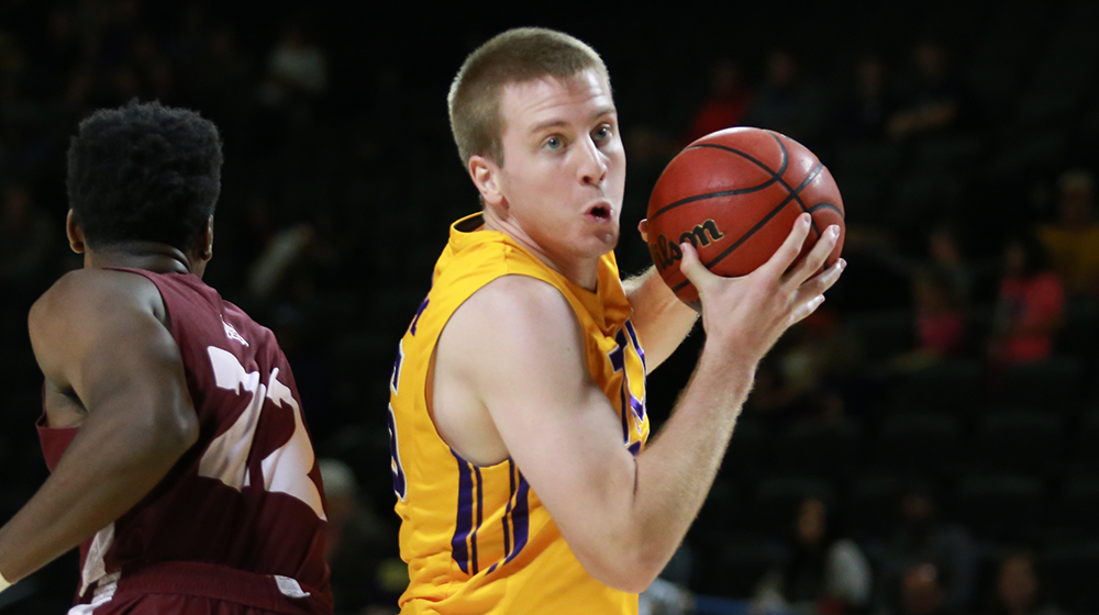 Golden Eagles hold on late, open OVC play with 72-66 victory at SIUE