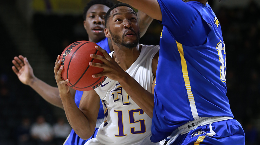 Golden Eagles fall to red-hot Morehead State squad on road