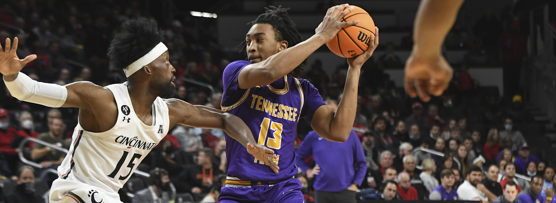 Purple and gold fall at Cincinnati in final non-conference game of 2021-22 season
