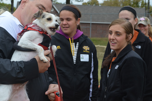 Softball team makes tails wag at Bark in the Park