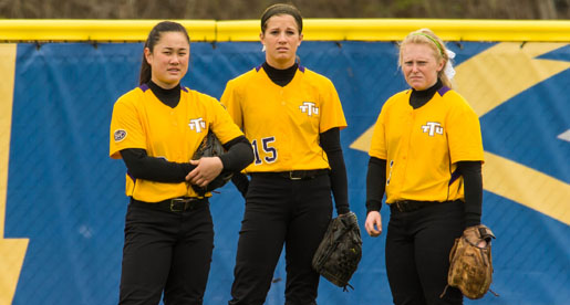 Golden Eagle softball to play in Purple and Gold Challenge