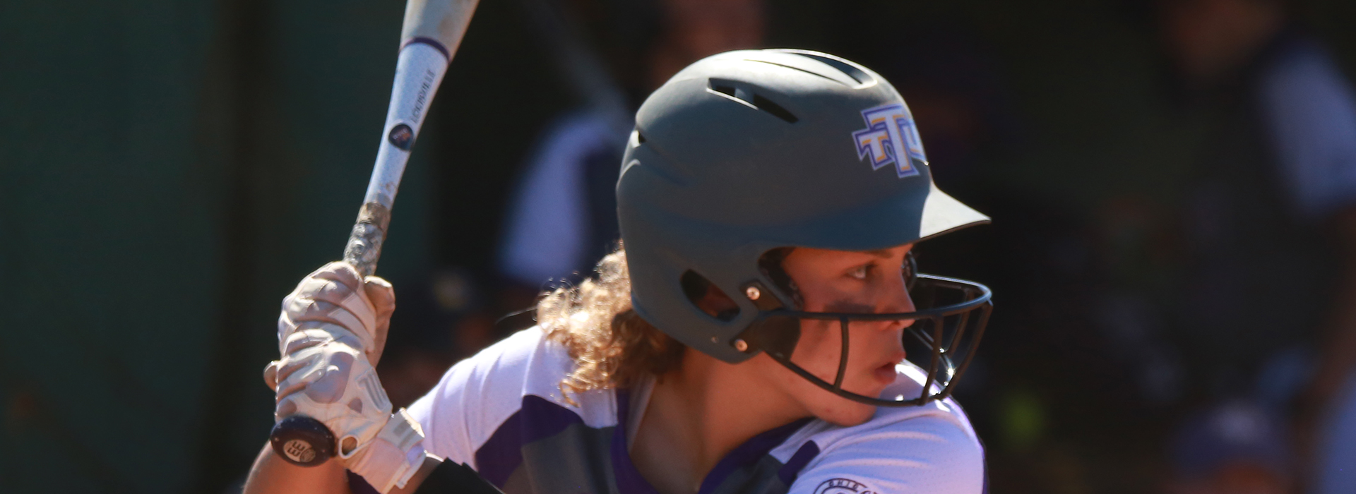 Golden Eagles split doubleheader with Murray State
