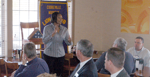 Messer talks basketball with the Cookeville Lions Club