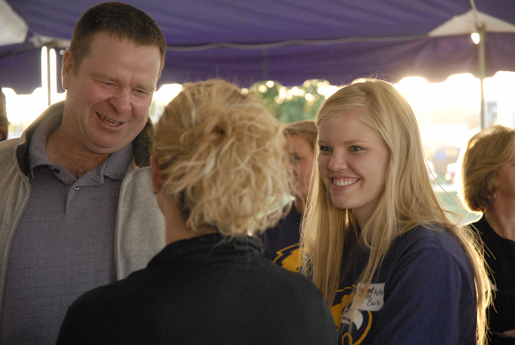 Women's basketball hosts Welcome Back picnic