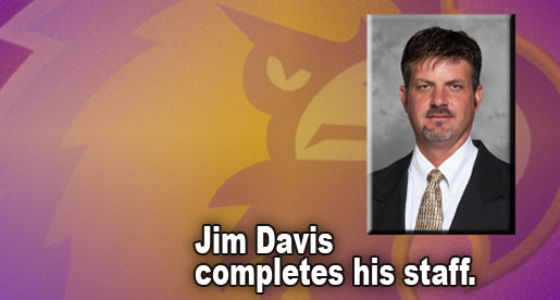 Jim Davis completes coaching staff with addition of Bart Walker