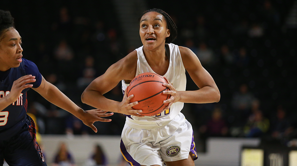 Huge fourth-quarter effort lifts Golden Eagles over Austin Peay for third-straight OVC victory
