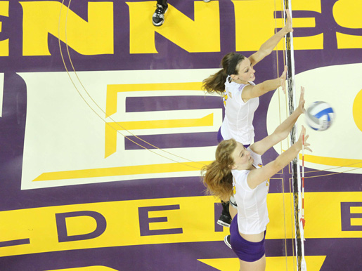 Bruins Volleyball ground Golden Eagles in 3-0 sweep