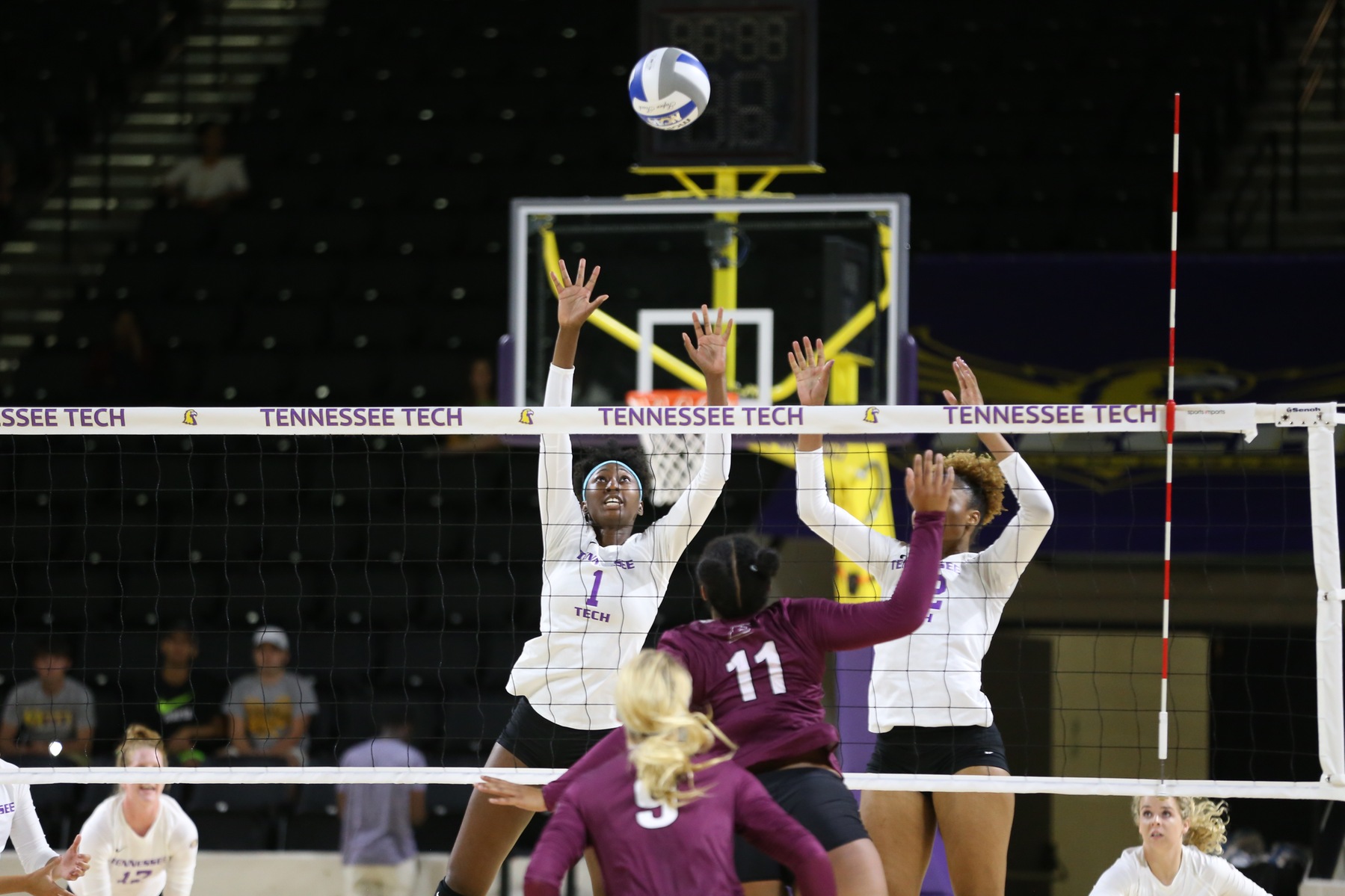 Volleyball drops double-header to close Akron Invitational