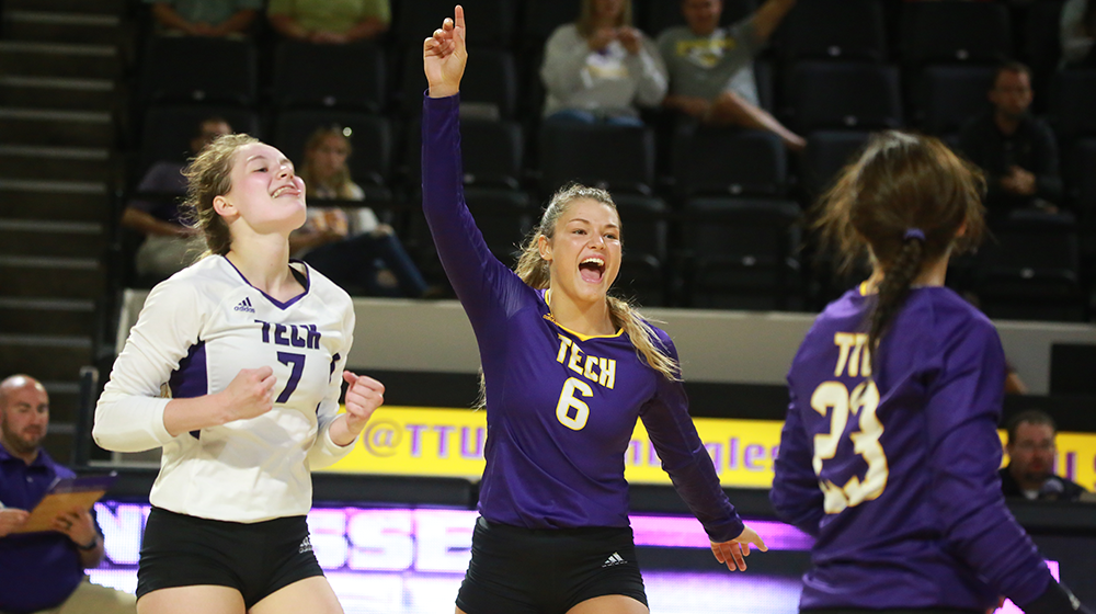 Volleyball takes down Tigers to complete weekend sweep in Nashville