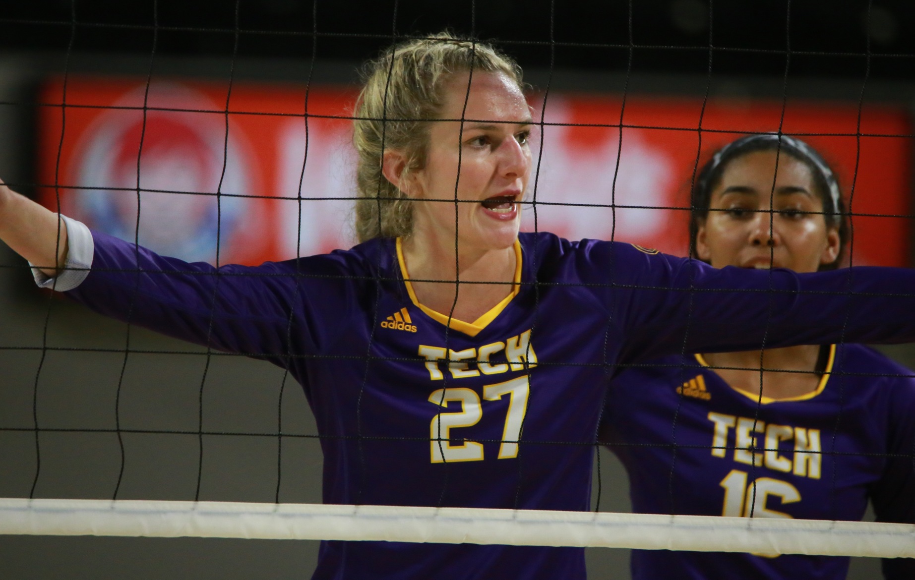 Volleyball closes competition in Louisville with loss to Western Kentucky