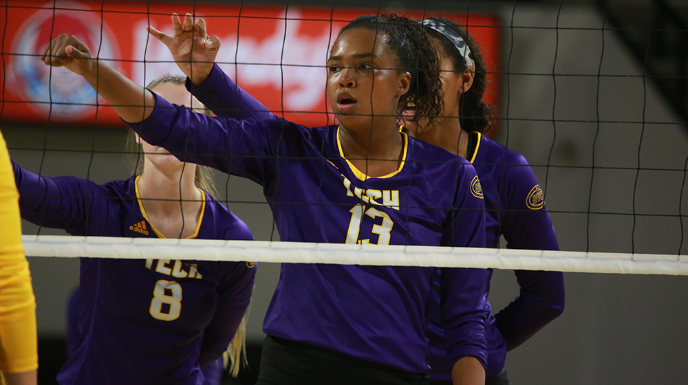 Volleyball closes out Chattanooga Classic with a pair of sweeps over North Alabama and Manhattan
