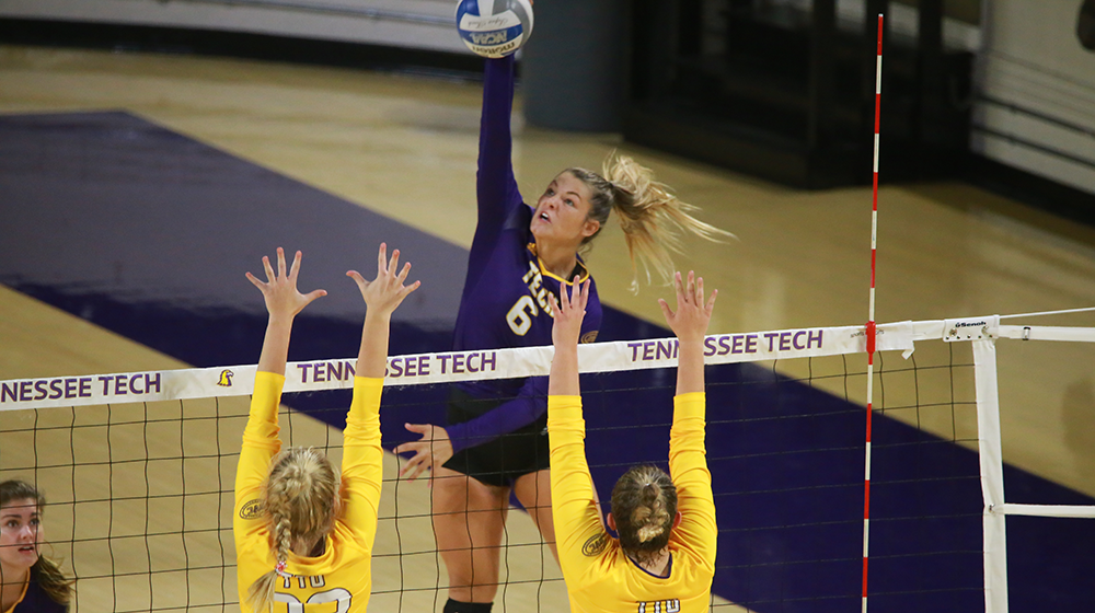 Golden Eagles open Chattanooga Classic with four-set loss to Chattanooga