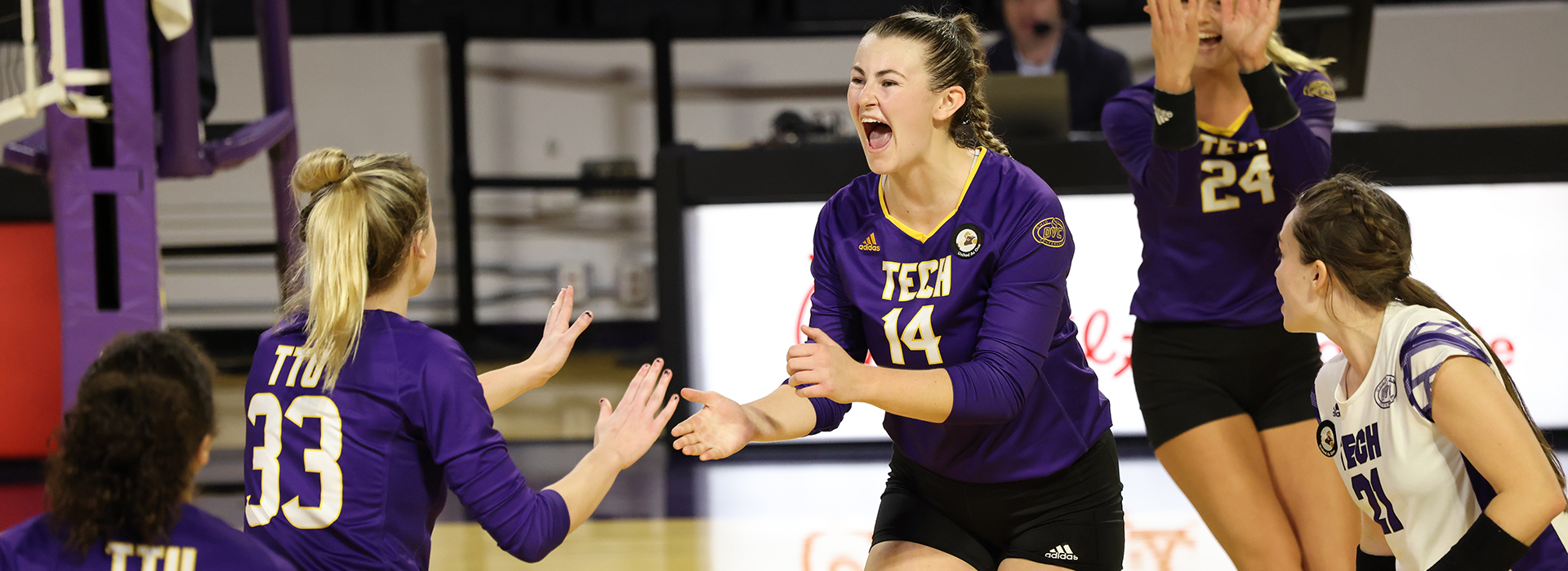 Blistering offense leads Golden Eagles to 3-0 sweep over Redhawks